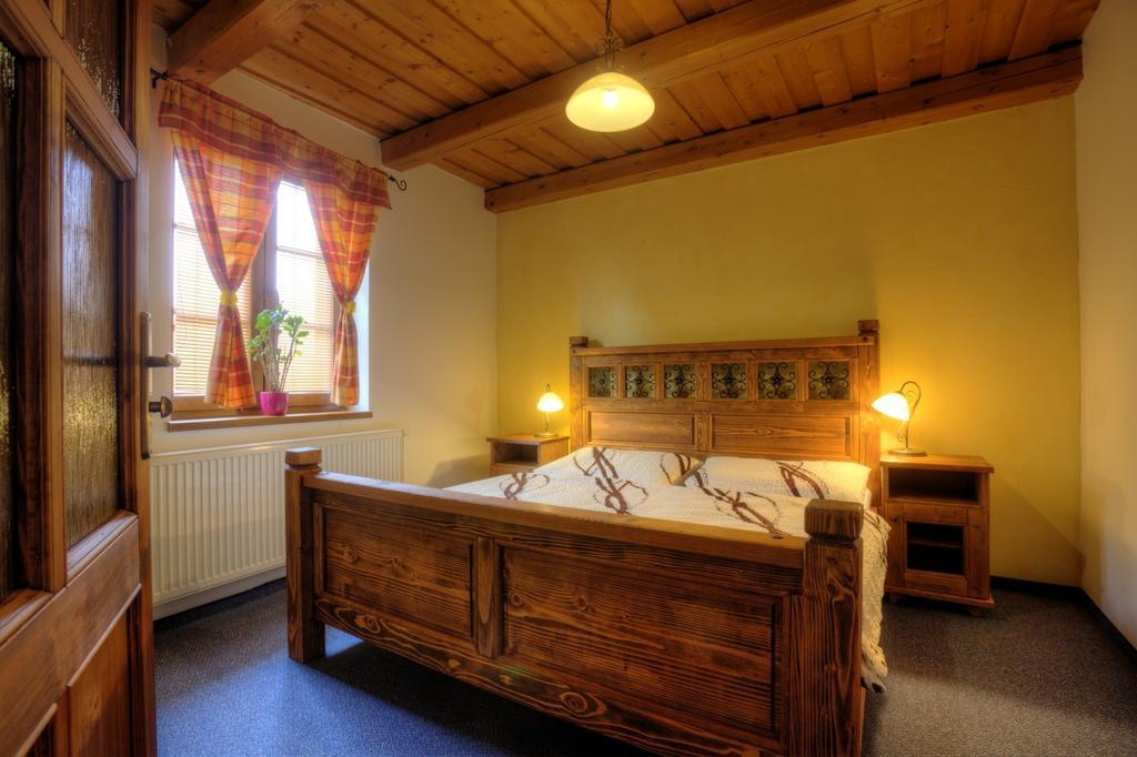 Penzión Grobský Dvor Slovensky Grob Quarto foto