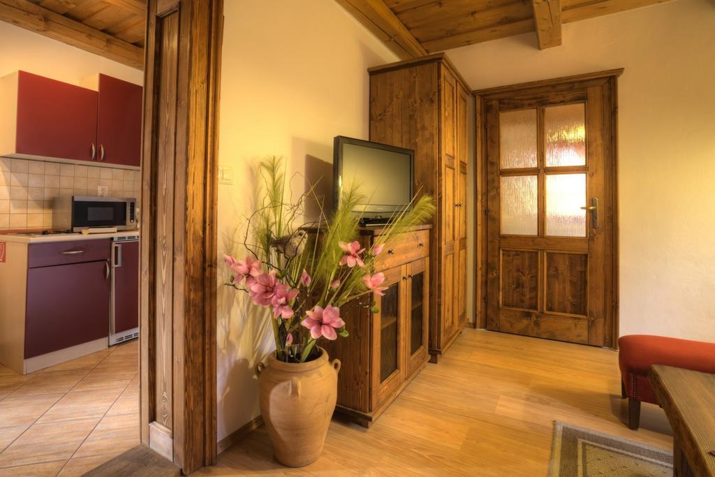 Penzión Grobský Dvor Slovensky Grob Quarto foto